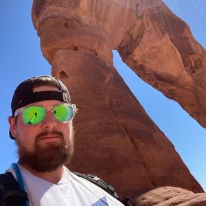 Meet your Posher, Dustin